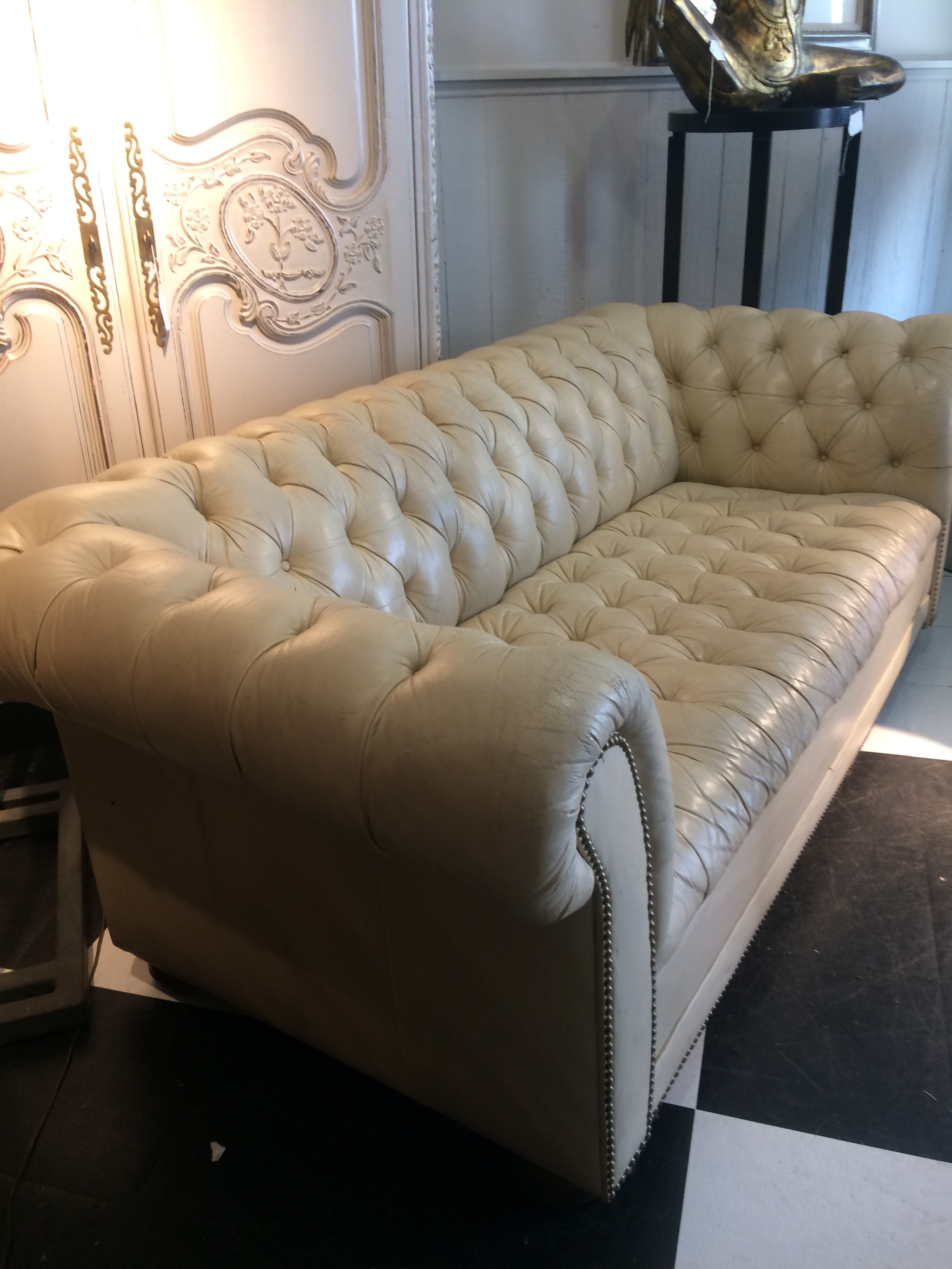 Vintage Cream Leather Chesterfield Sofa Chairish Vintage Cream Leather Chesterfield Sofa Chairish
